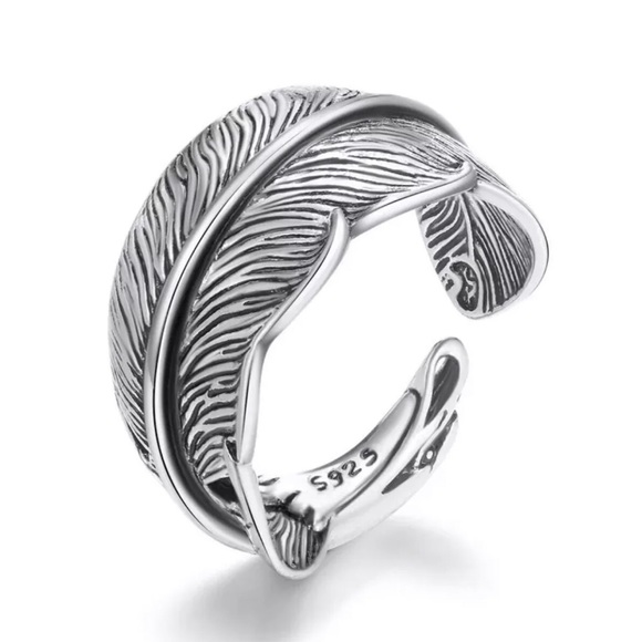 - Ring - Picture 1 of 8